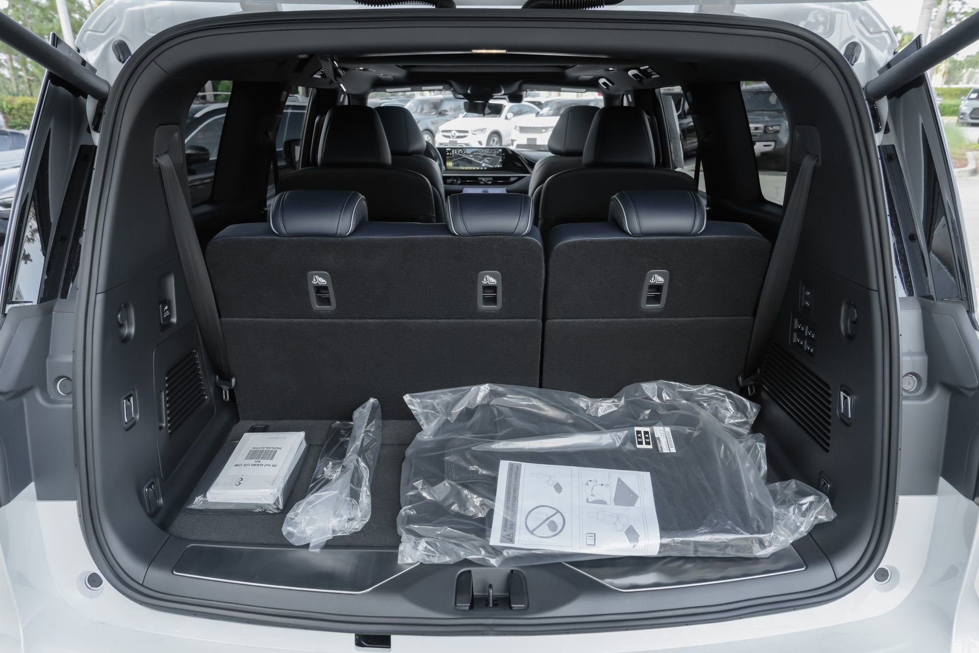 New 2026 INFINITI QX80 4WD w/ Sport Exterior Package image 33