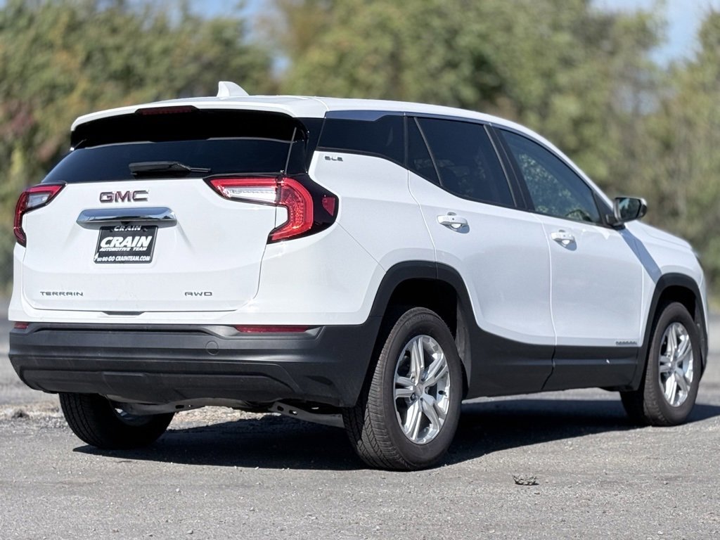 Used 2024 GMC Terrain SLE image 7
