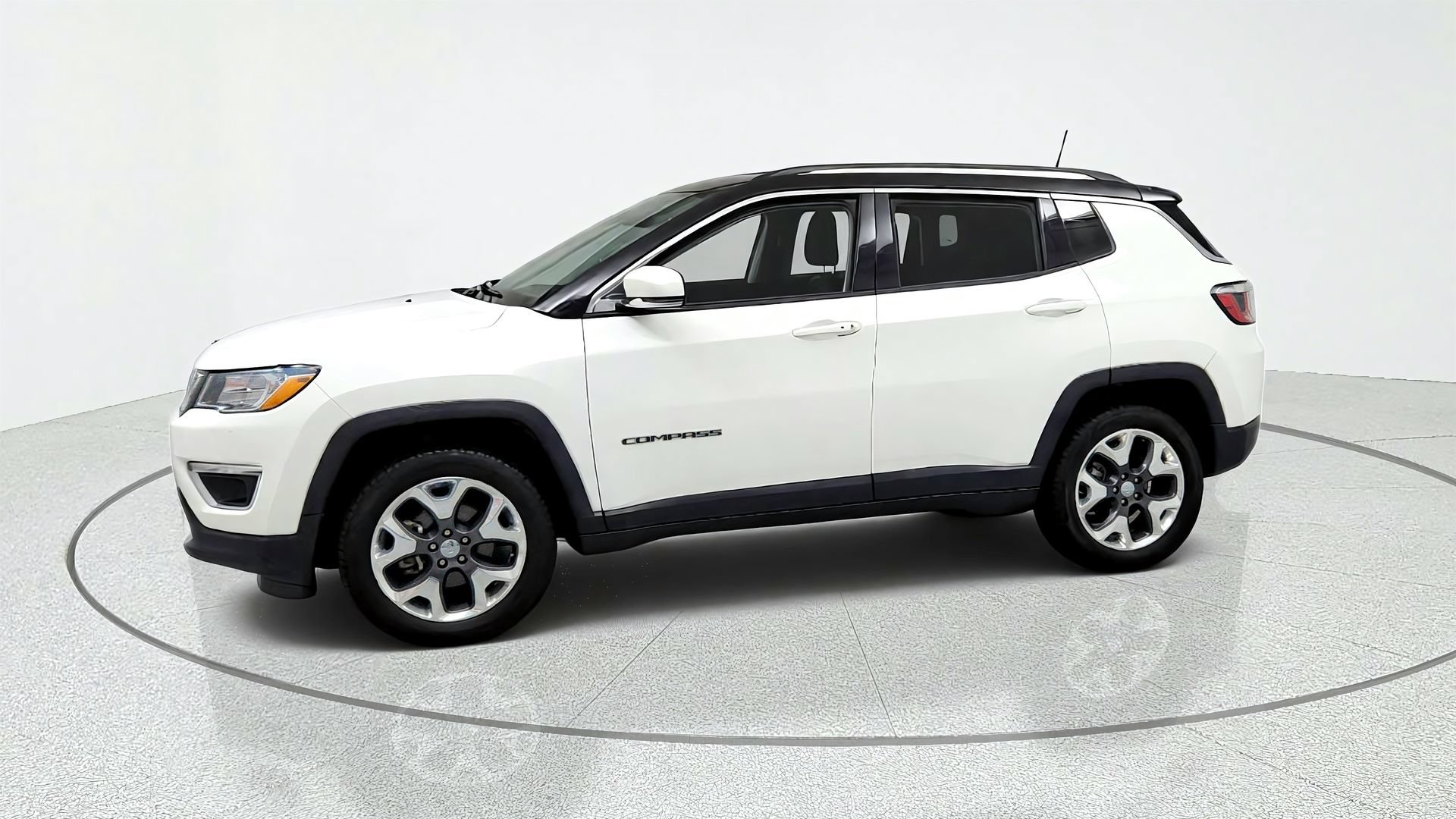 Used 2019 Jeep Compass Limited AWD/4WD image 2