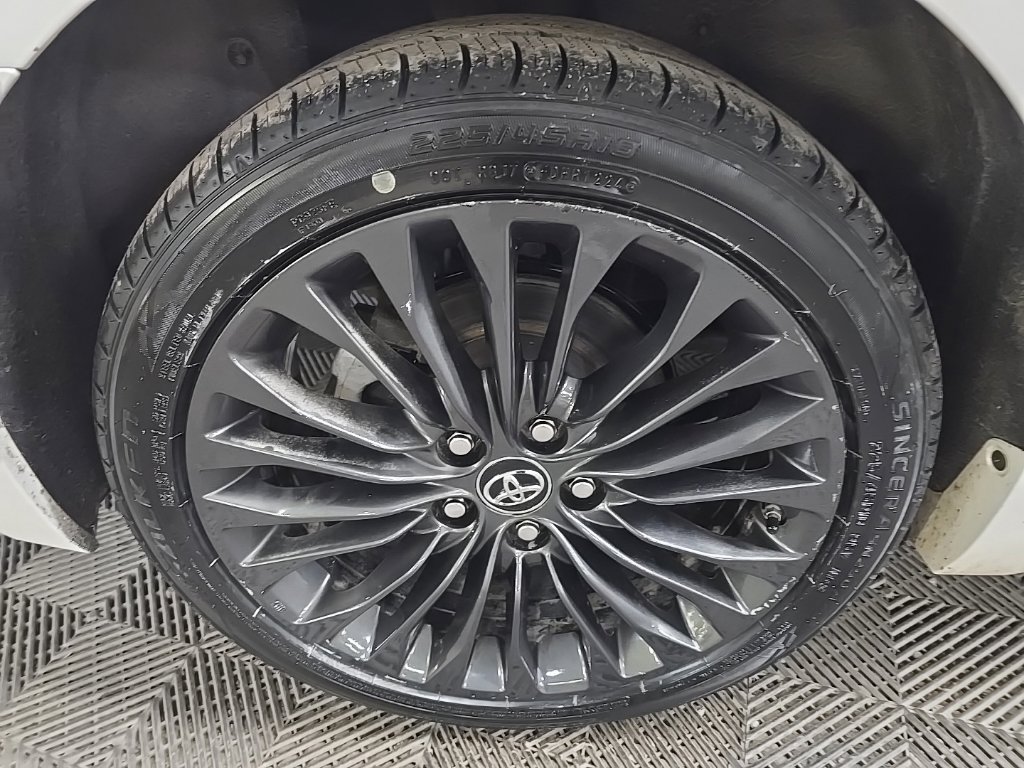 Used 2018 Toyota Avalon Touring w/ Carpet Mat Package FWD image 14