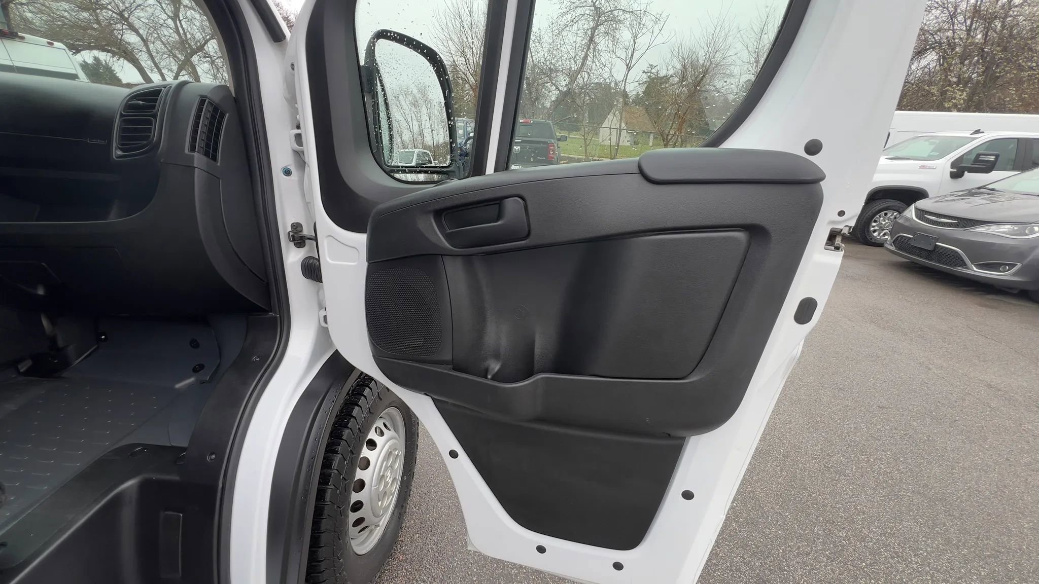 Used 2025 RAM ProMaster 2500 w/ Convenience Group FWD image 21