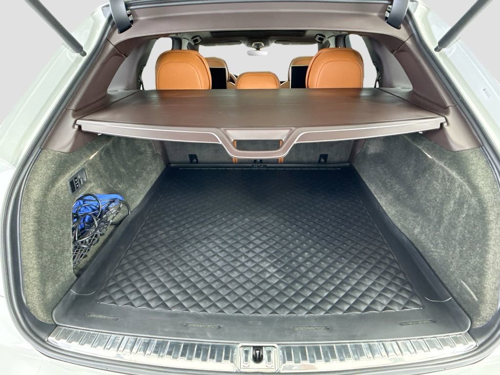 Used 2022 Bentley Bentayga image 27