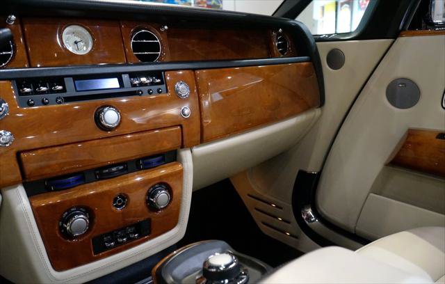 Used 2008 Rolls-Royce Phantom Drophead Coupe RWD image 18