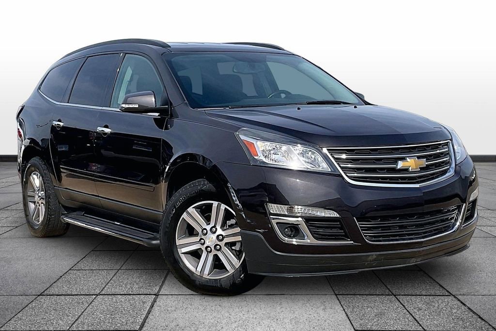 Used 2017 Chevrolet Traverse LT image 2
