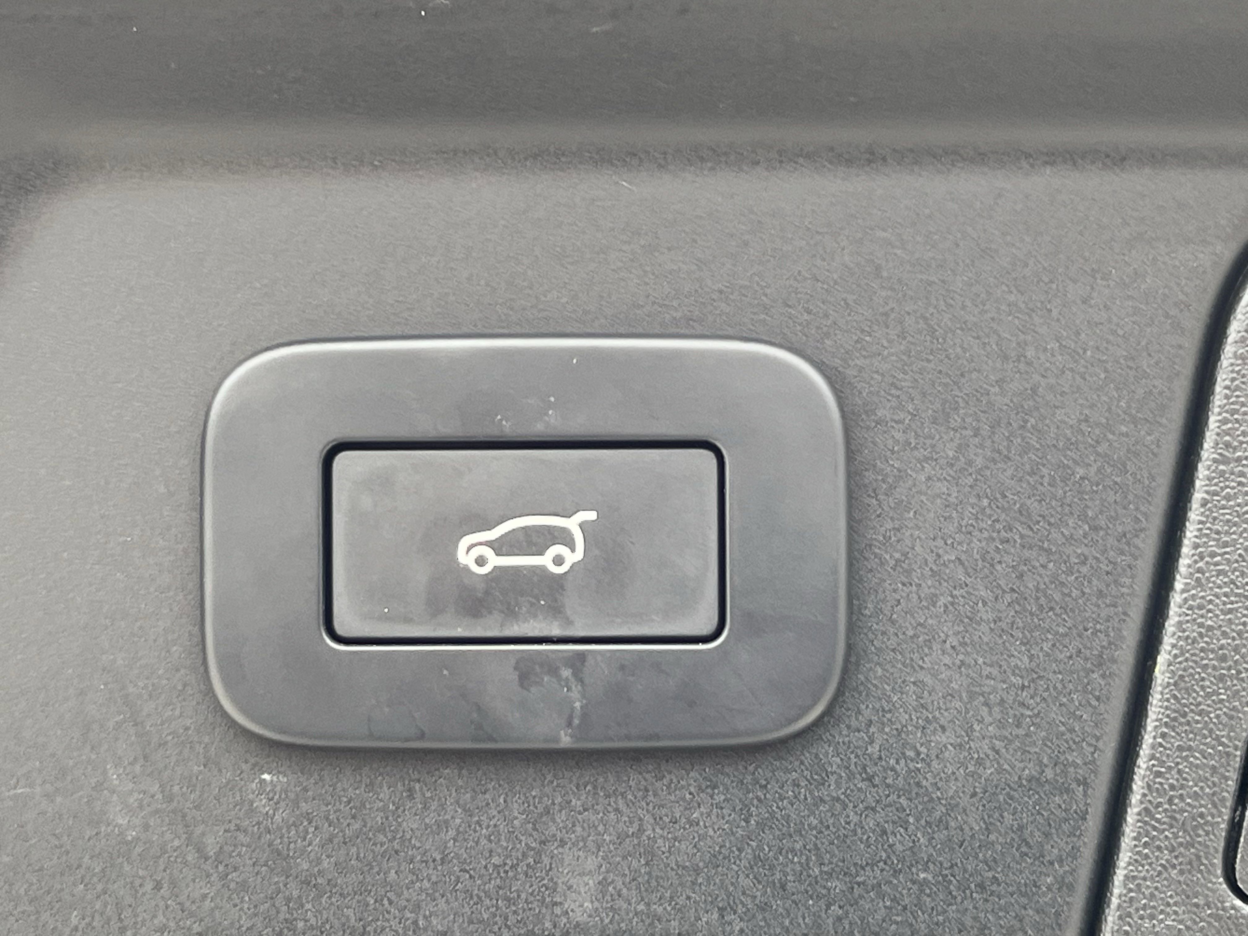 Certified 2023 Land Rover Range Rover Velar R-Dynamic S image 37