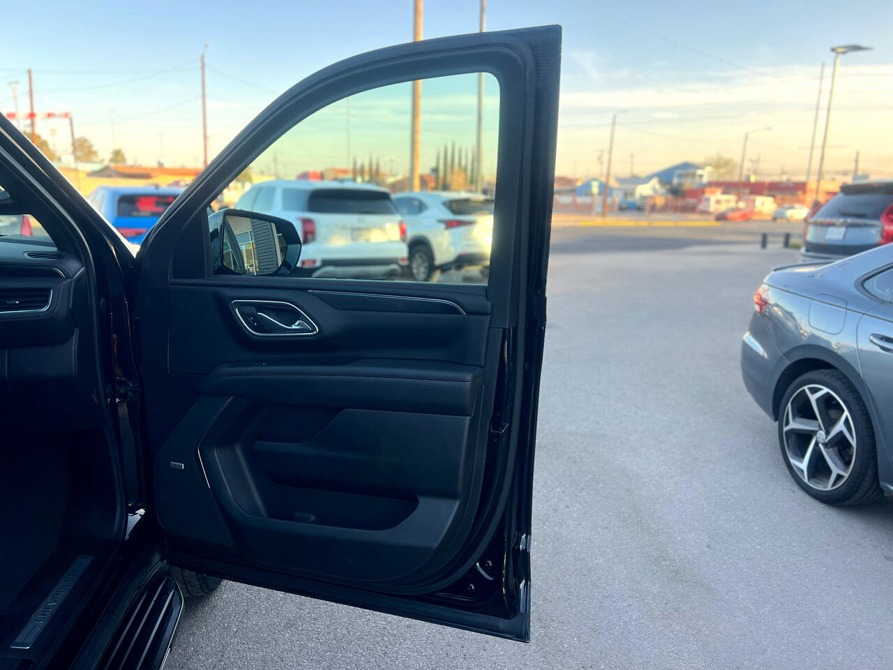 Used 2023 Chevrolet Suburban RST w/ Luxury Package image 13