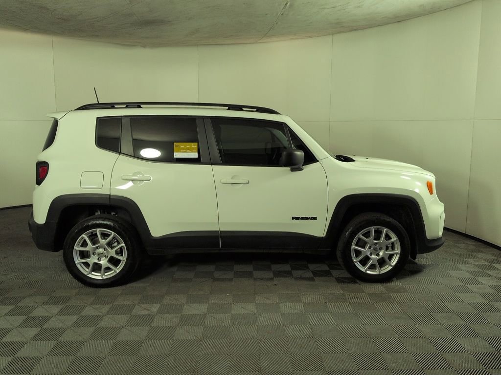 Certified 2023 Jeep Renegade Latitude w/ Sun/Sound Group image 4