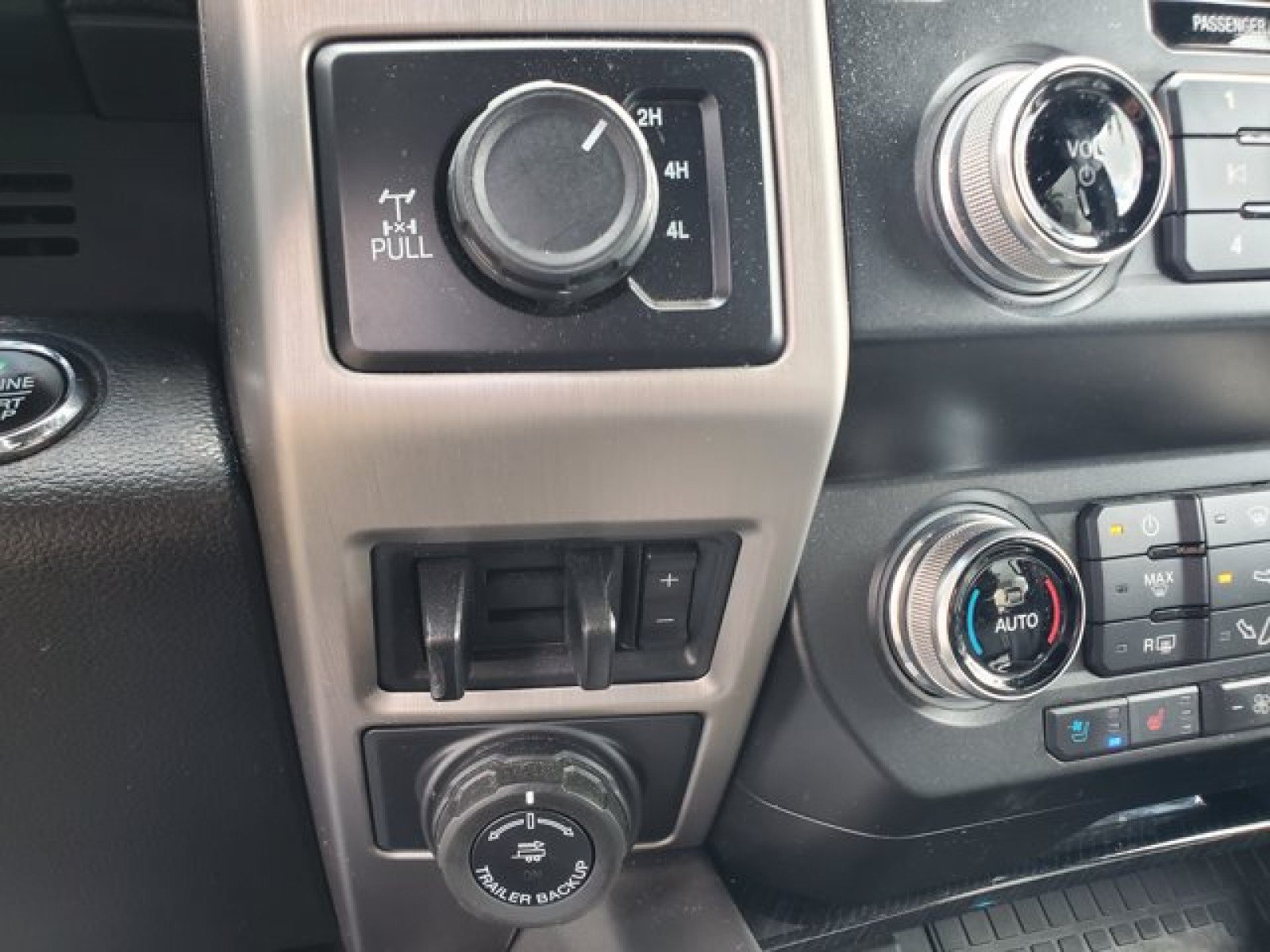Used 2021 Ford F250 Platinum w/ FX4 Off-Road Package AWD/4WD image 25