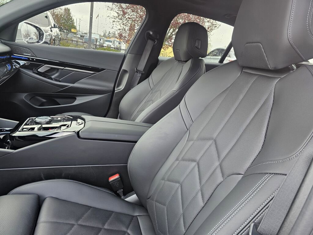 Used 2026 BMW 530i xDrive w/ Premium Package image 25