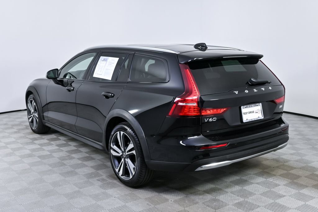 Certified 2025 Volvo V60 B5 Cross Country Plus AWD/4WD image 4