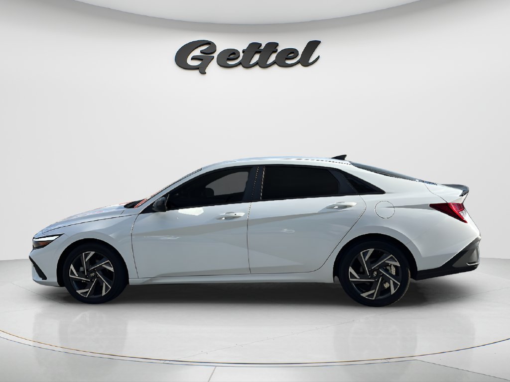 Used 2025 Hyundai Elantra SEL FWD image 8
