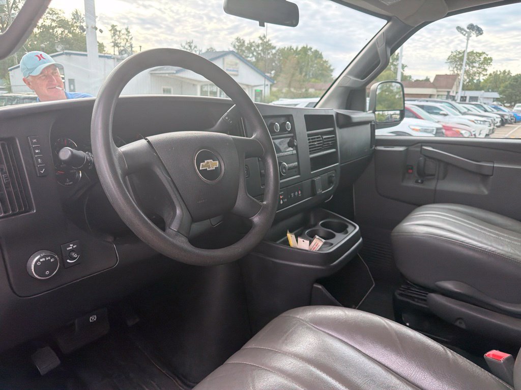 Used 2022 Chevrolet Express 2500 Extended RWD image 10