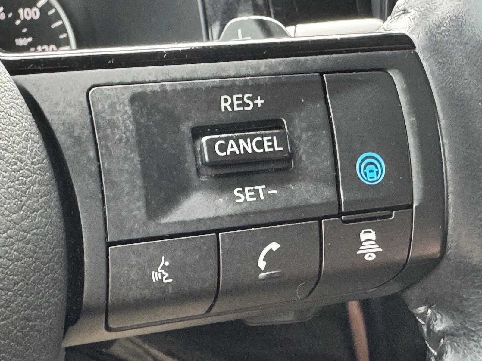 Used 2023 Nissan Pathfinder SL AWD/4WD image 46