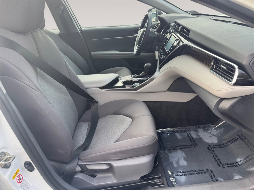 Used 2018 Toyota Camry LE image 15