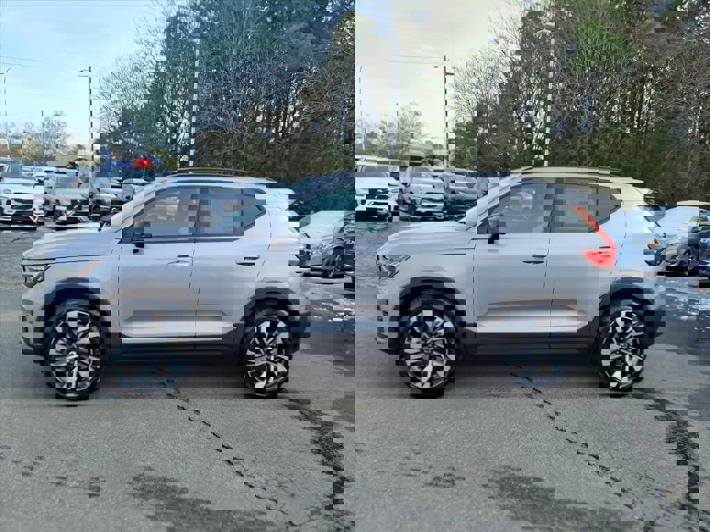 New 2026 Volvo XC40 B5 Ultra w/ Protection Package Premier image 8