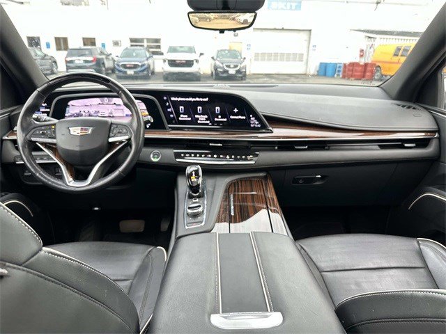 Used 2023 Cadillac Escalade ESV Premium Luxury image 17