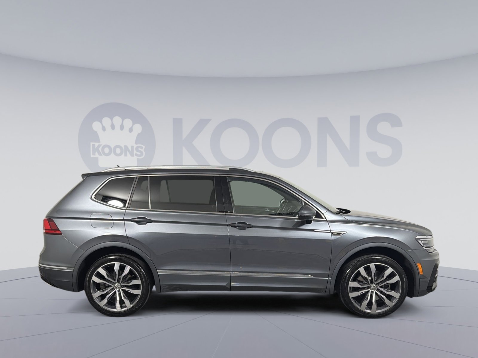 Used 2021 Volkswagen Tiguan SEL Premium R-Line image 8