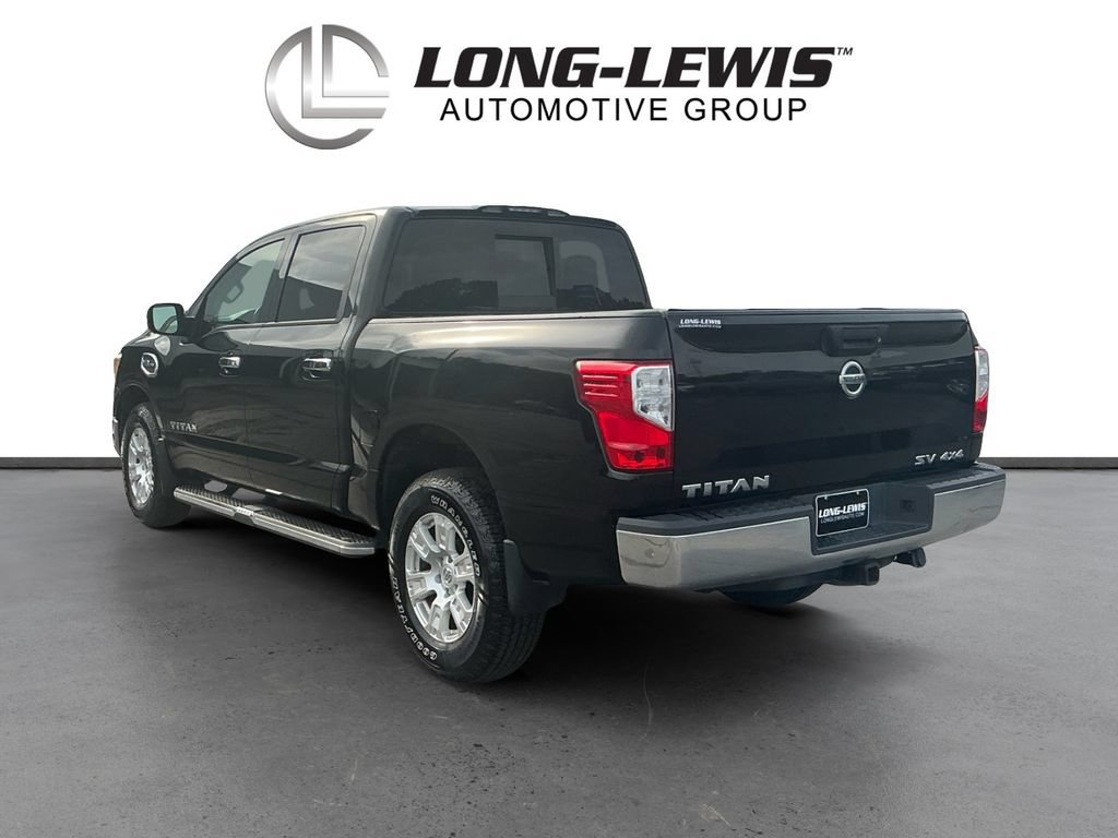 Used 2017 Nissan Titan 4x4 Crew Cab image 4
