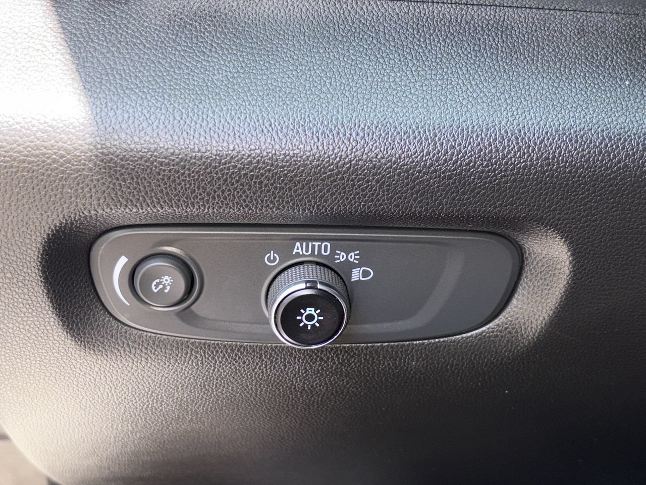 Used 2023 Chevrolet Traverse LT w/ LPO, Floor Liner Package AWD/4WD image 17