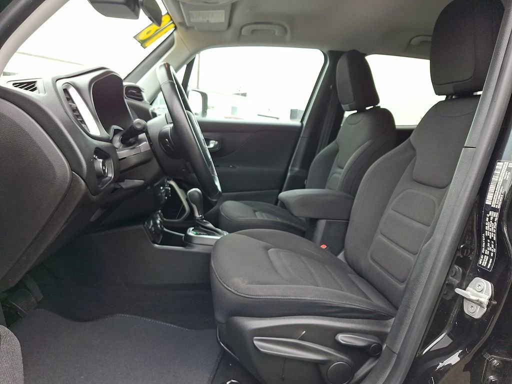 Used 2018 Jeep Renegade Latitude w/ Cold Weather Group AWD/4WD image 13