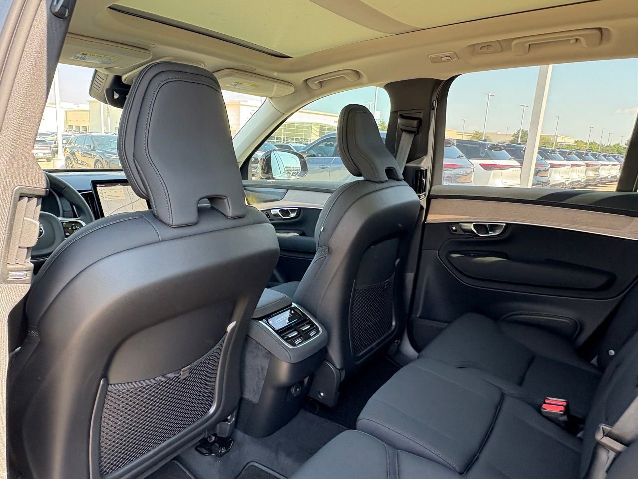 New 2026 Volvo XC90 B6 Plus w/ Protection Package Premier AWD/4WD image 23
