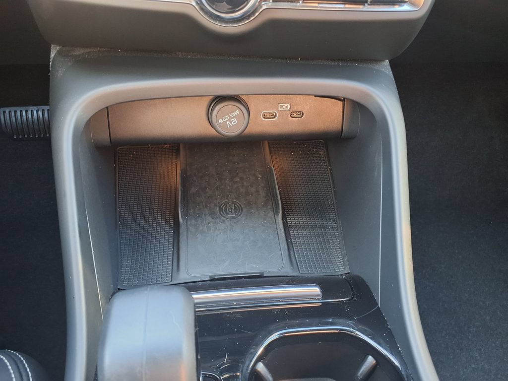 Certified 2023 Volvo XC40 B5 Plus w/ Climate Package AWD/4WD image 34