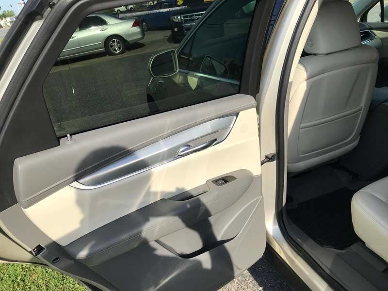 Used 2017 Cadillac XT5 Premium Luxury w/ Driver Assist Package image 17