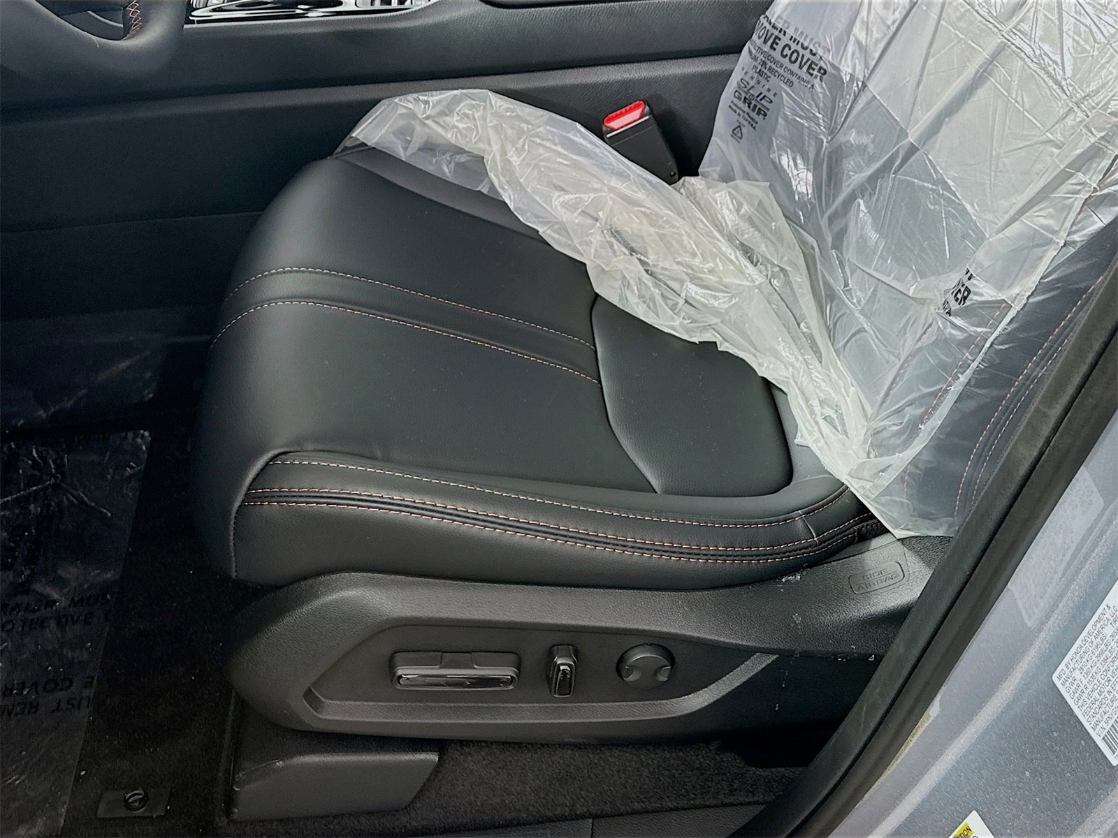 Used 2025 Honda Pilot TrailSport image 14