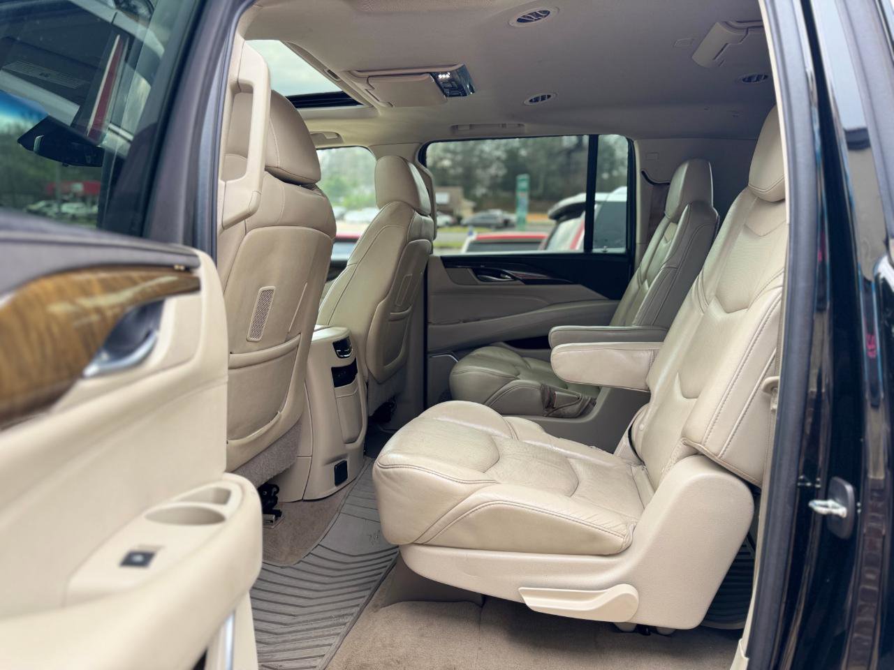 Used 2018 Cadillac Escalade ESV Luxury w/ LPO, Radiant Package RWD image 11