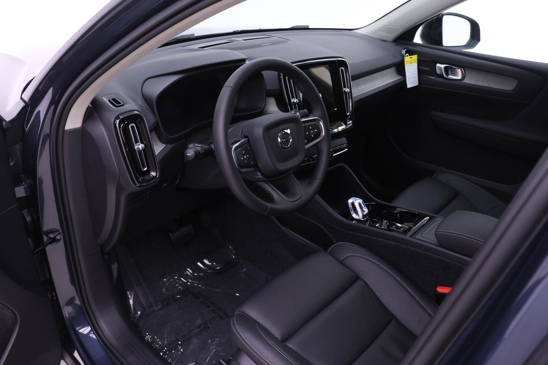 New 2026 Volvo XC40 B5 Ultra w/ Protection Package Premier AWD/4WD image 6