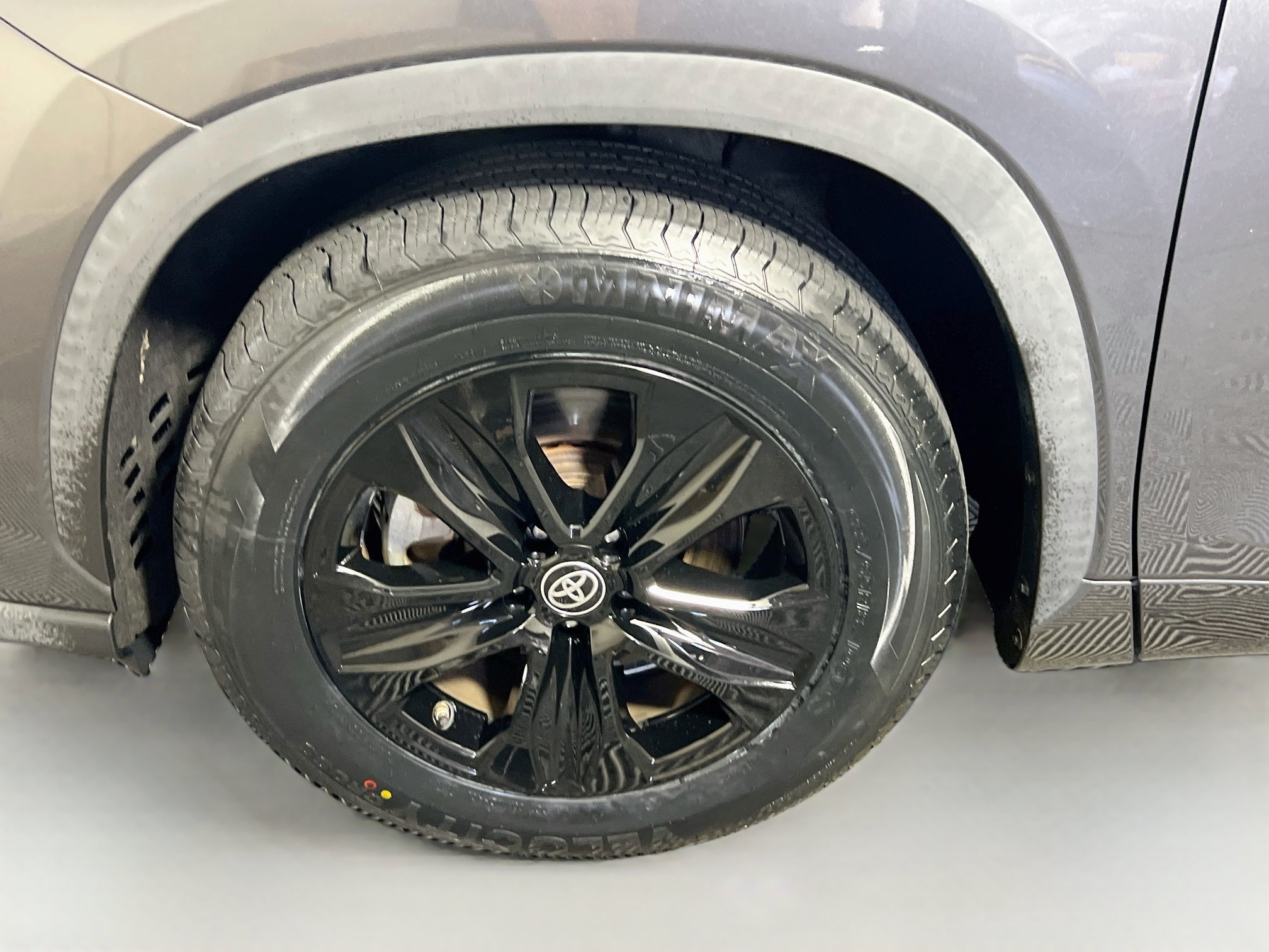 Used 2020 Toyota Highlander XLE FWD image 13