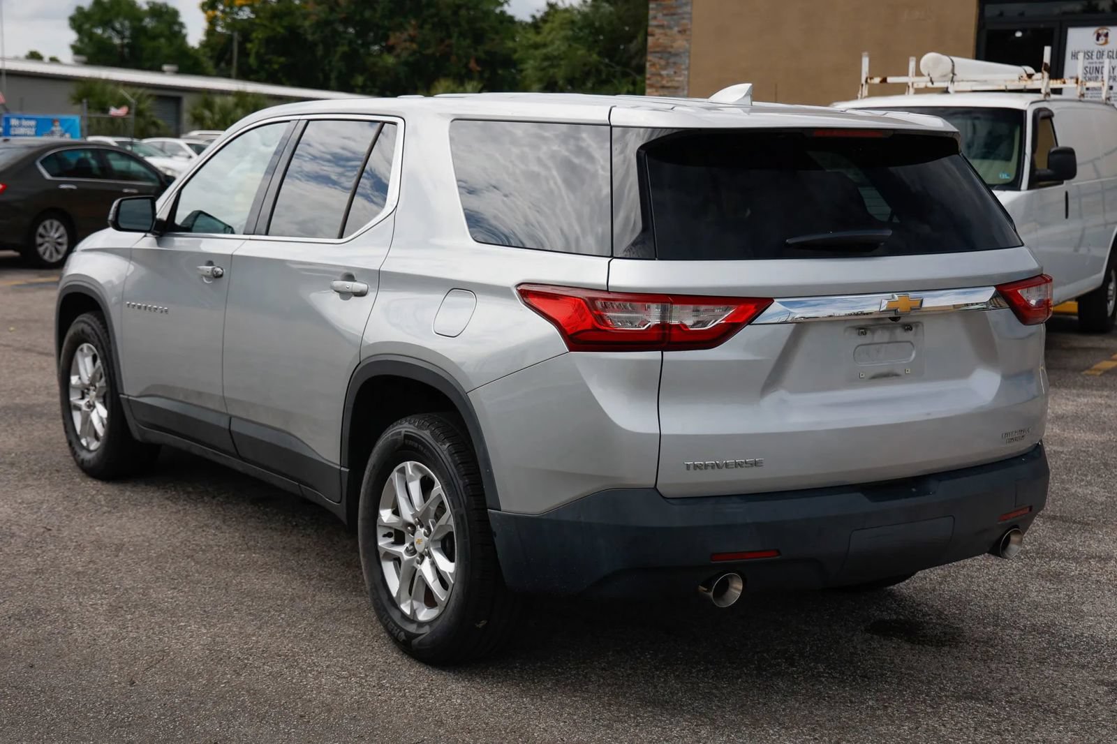 Used 2018 Chevrolet Traverse LS FWD image 3