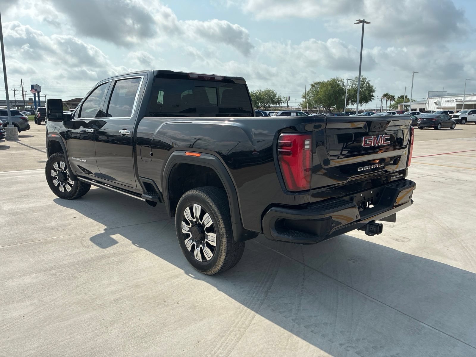 Used 2024 GMC Sierra 2500 Denali w/ Denali Reserve Package AWD/4WD image 5