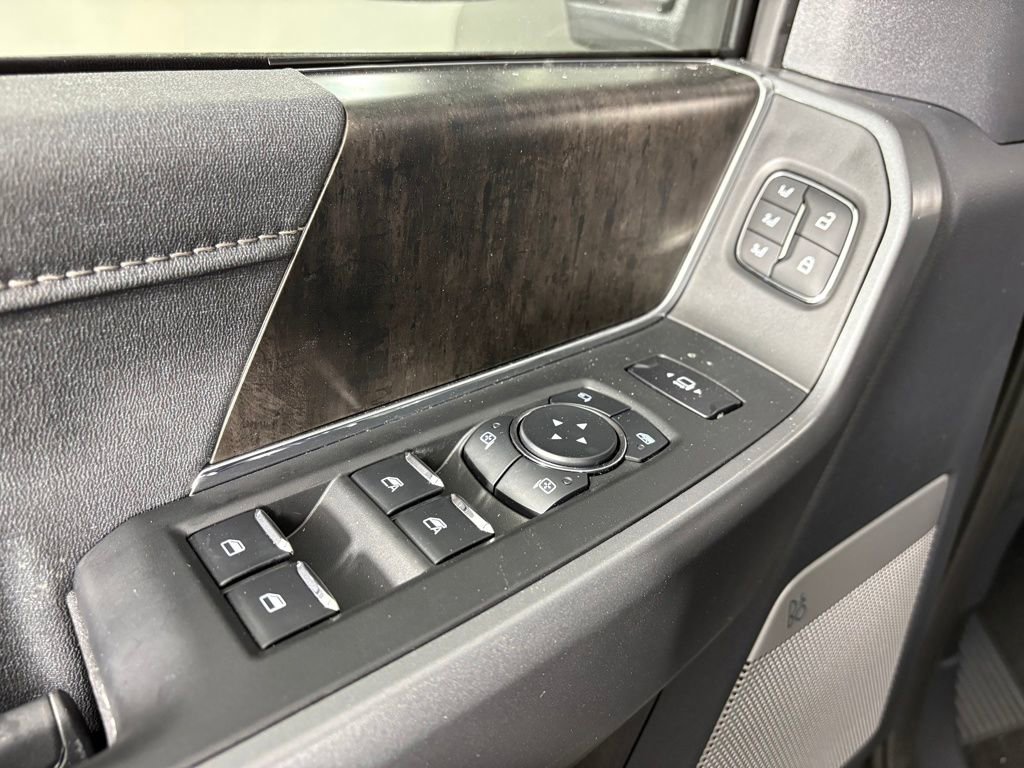 New 2026 Ford F250 Lariat w/ Black Appearance Package image 16