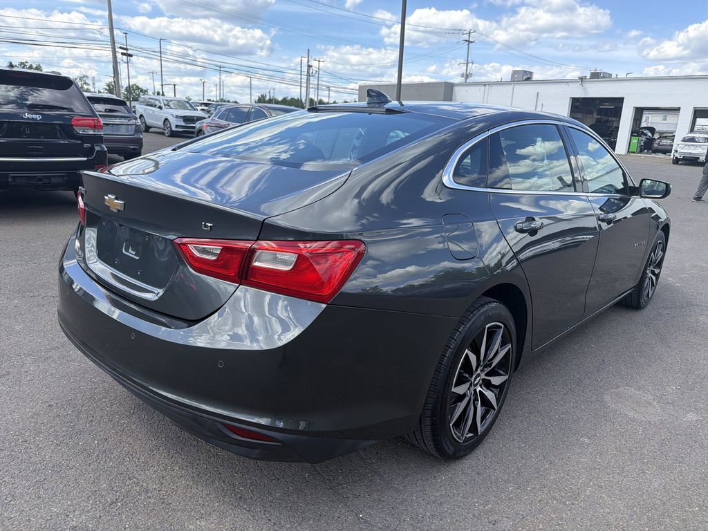 Used 2017 Chevrolet Malibu LT w/ Driver Confidence Package FWD image 5