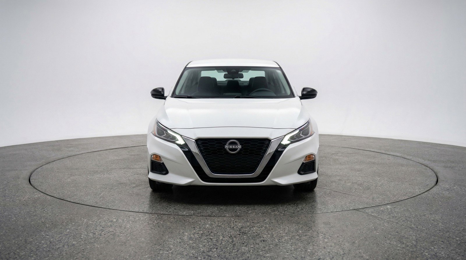 Used 2025 Nissan Altima 2.5 SV image 2