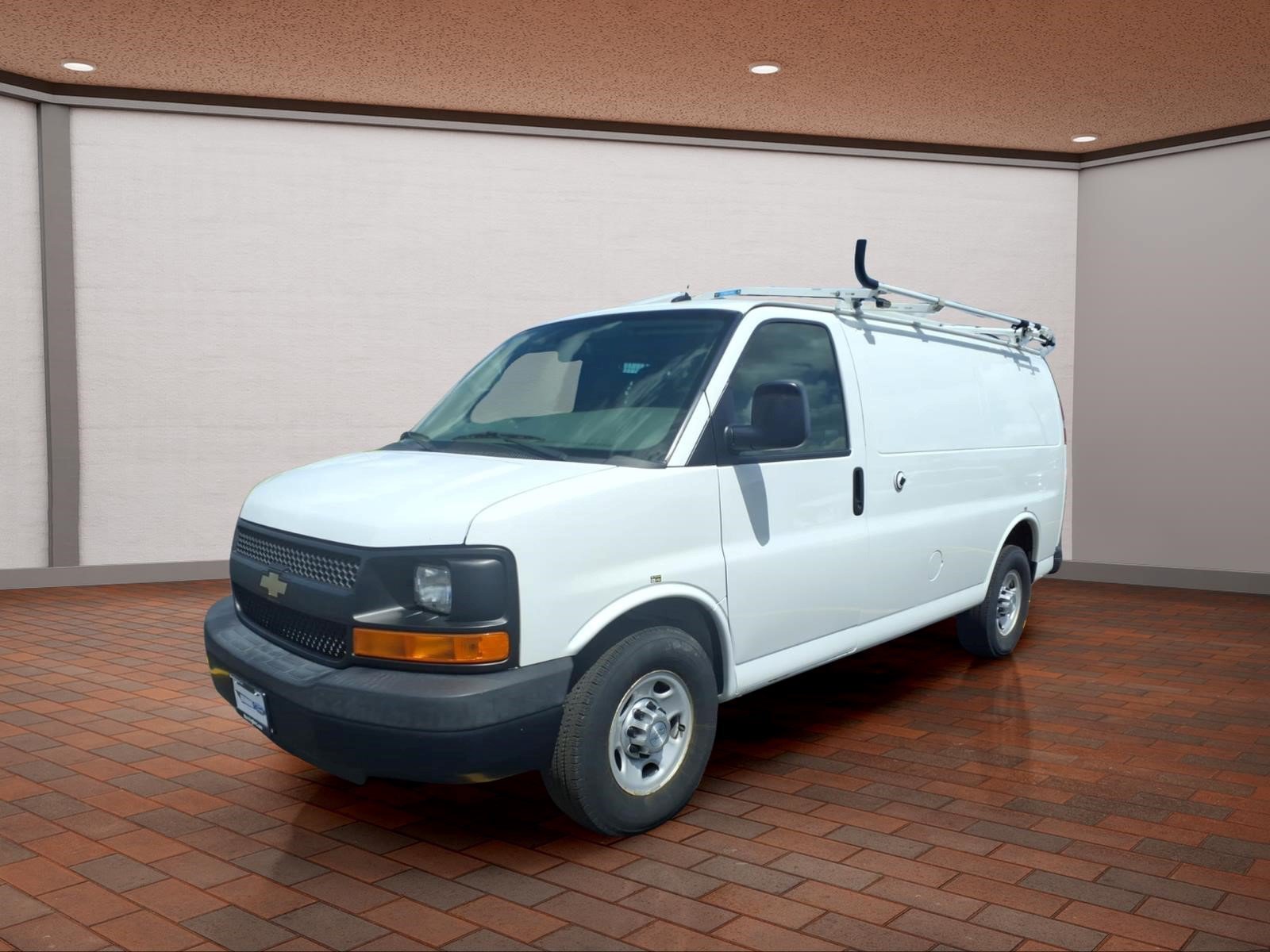 Used 2015 Chevrolet Express 2500 RWD image 4