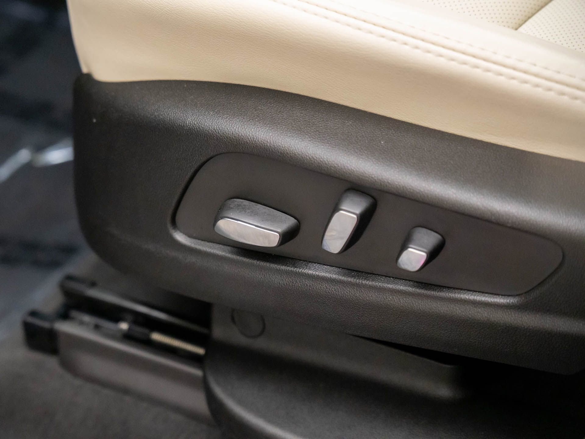 Certified 2024 Cadillac XT6 Sport w/ Technology Package image 20