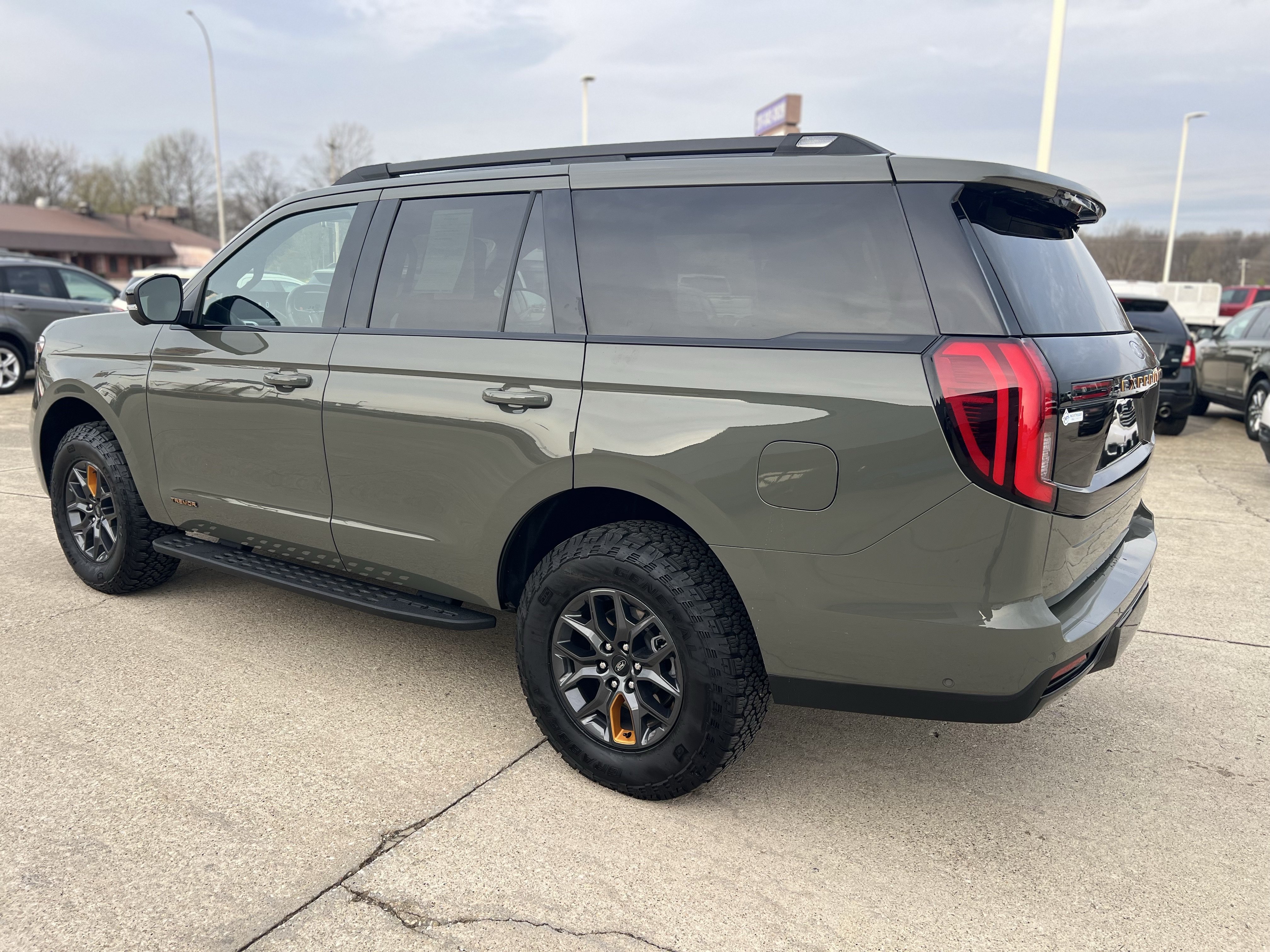 Used 2025 Ford Expedition Tremor AWD/4WD image 9