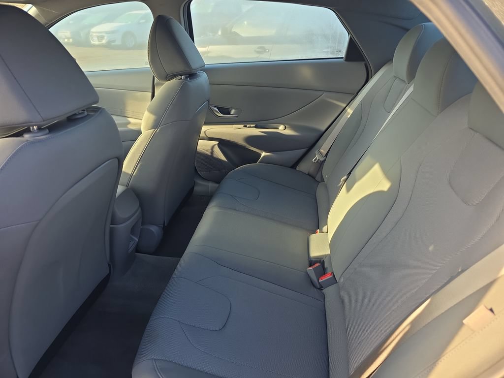 Used 2025 Hyundai Elantra SE FWD image 22