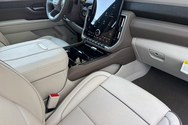 New 2026 GMC Yukon XL Denali image 18