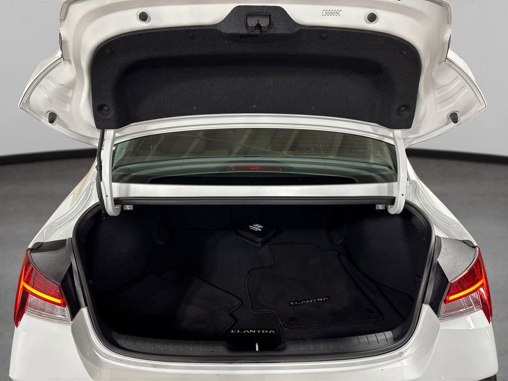 Used 2024 Hyundai Elantra SEL w/ Convenience Package image 11