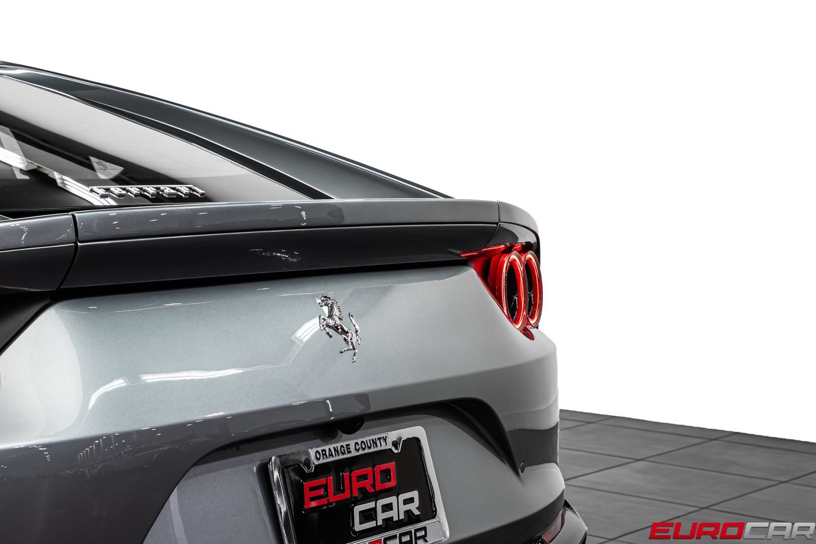 Used 2020 Ferrari 812 Superfast RWD image 25