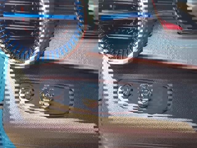 Used 2025 Chevrolet Trax LT w/ LT Convenience Package image 15