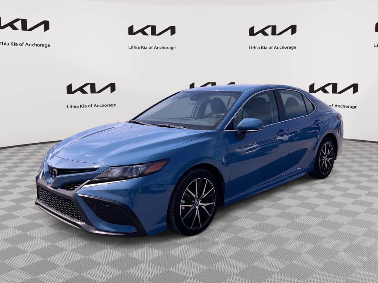 Used 2023 Toyota Camry SE FWD image 1