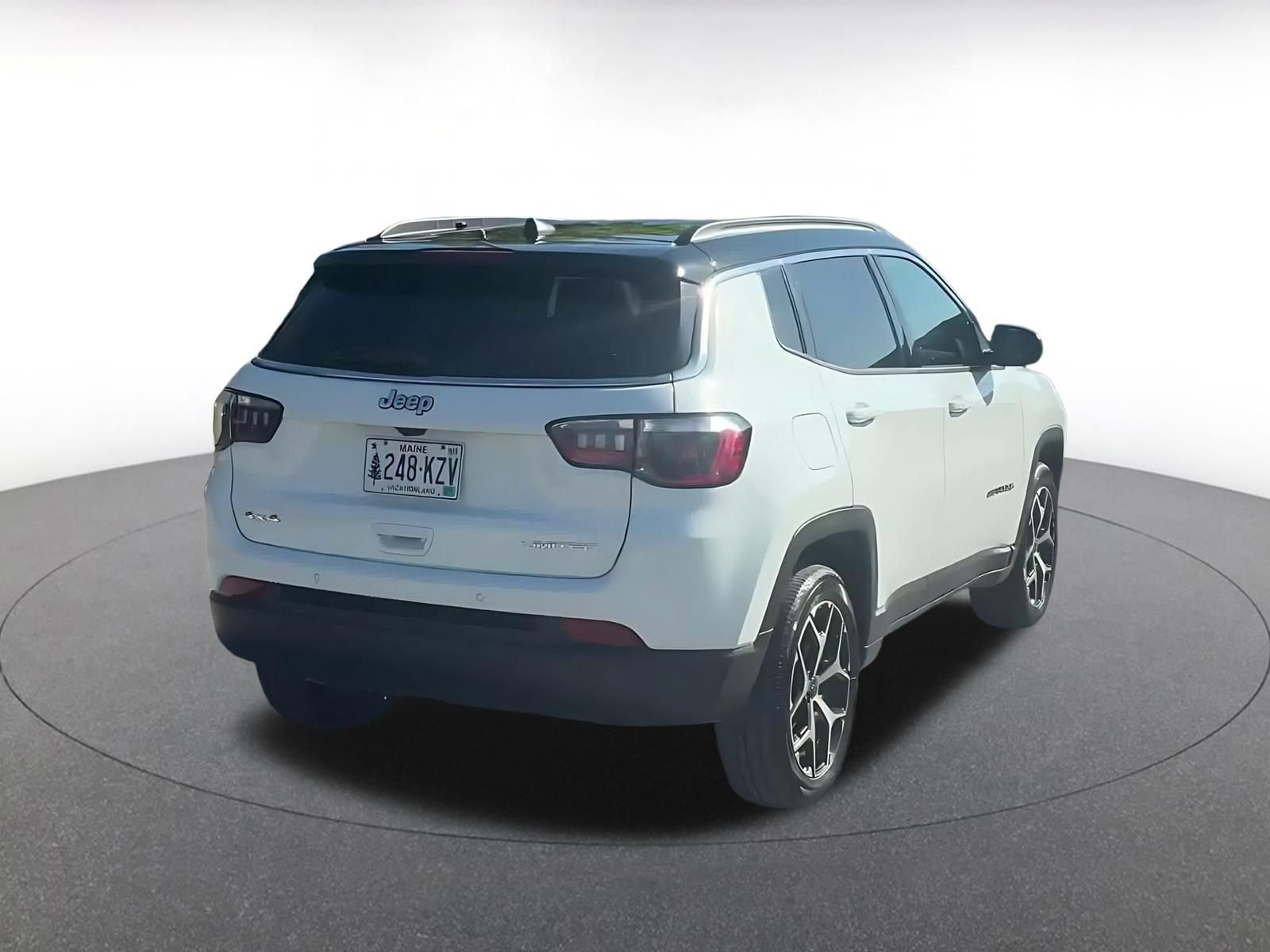 Used 2025 Jeep Compass Limited AWD/4WD image 13