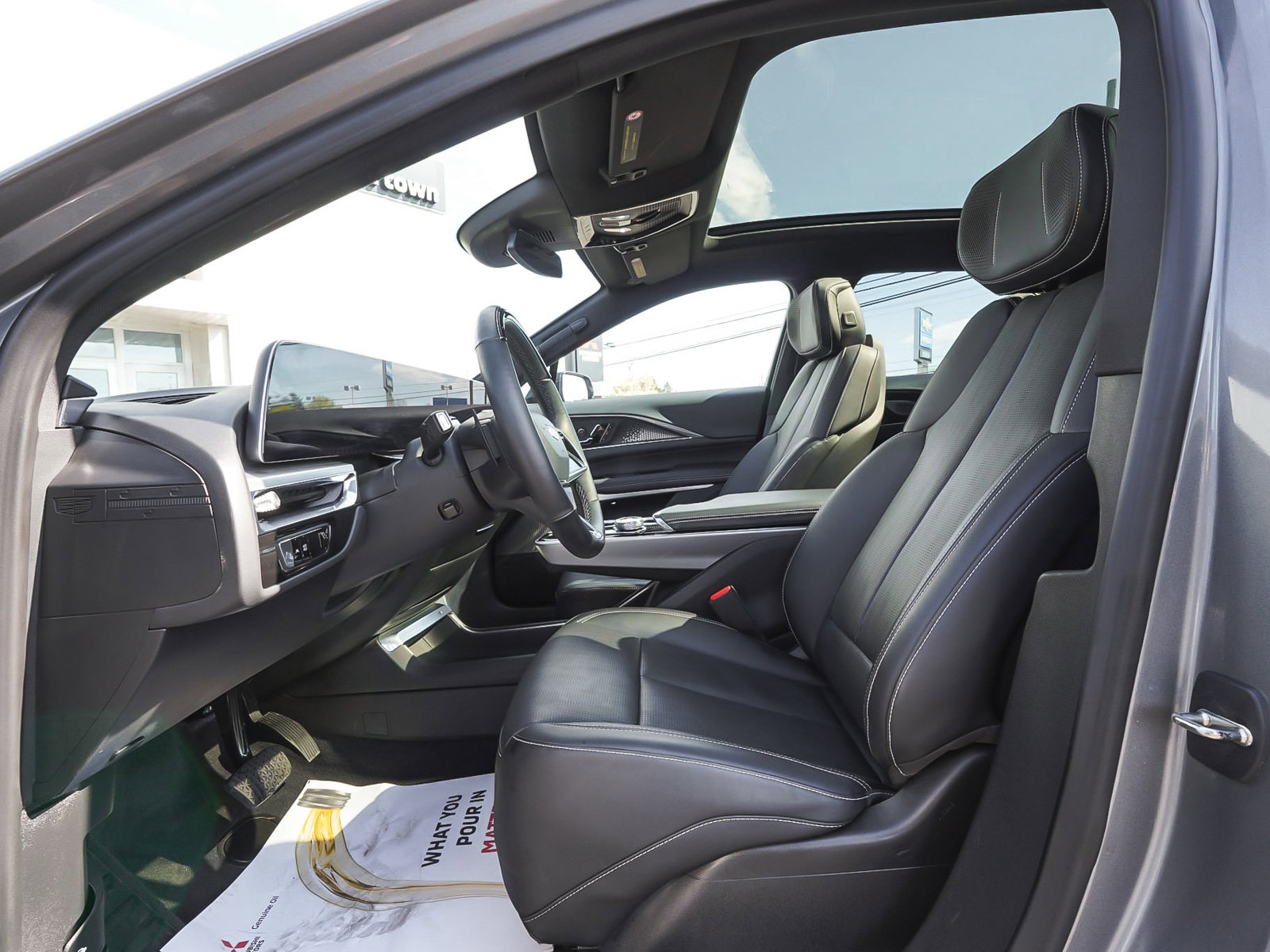 Used 2023 Cadillac Lyriq AWD image 34