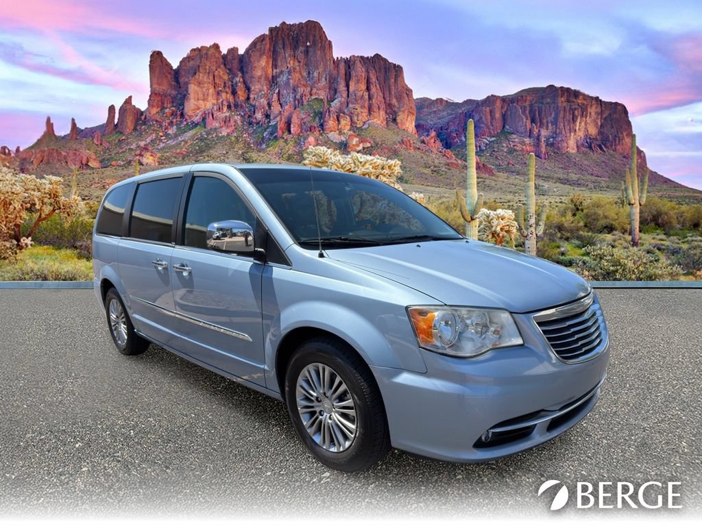 Used 2013 Chrysler Town & Country Touring-L w/ Driver Convenience Group FWD image 10