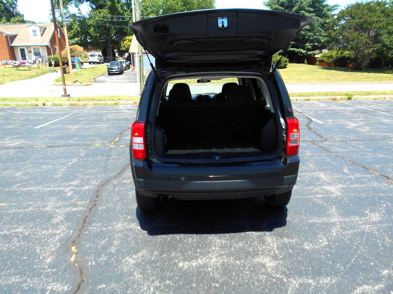 Used 2011 Jeep Patriot Latitude AWD/4WD image 21