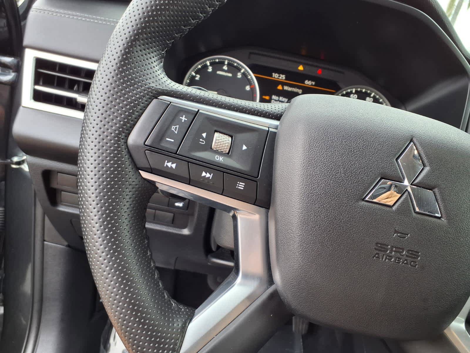 Used 2025 Mitsubishi Outlander SE FWD image 22